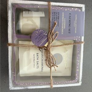 Lavender & Roman Chamomile Bath & Body Gift Set - Purple